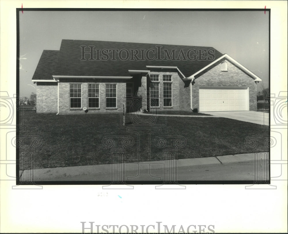 1990 Press Photo Home for sale at 3640 Lake Lynn Drive, Harvey Louisiana. - Historic Images