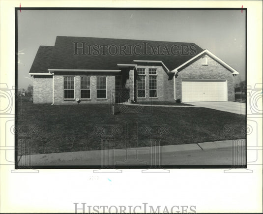 1990 Press Photo Home for sale at 3640 Lake Lynn Drive, Harvey Louisiana. - Historic Images