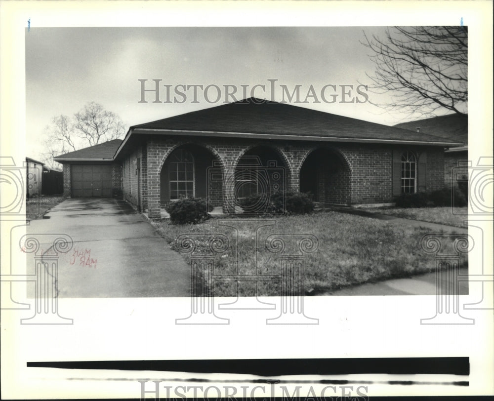 1990 Press Photo Real Estate transfer picture, 8421 Patricia Street in Chalmette - Historic Images