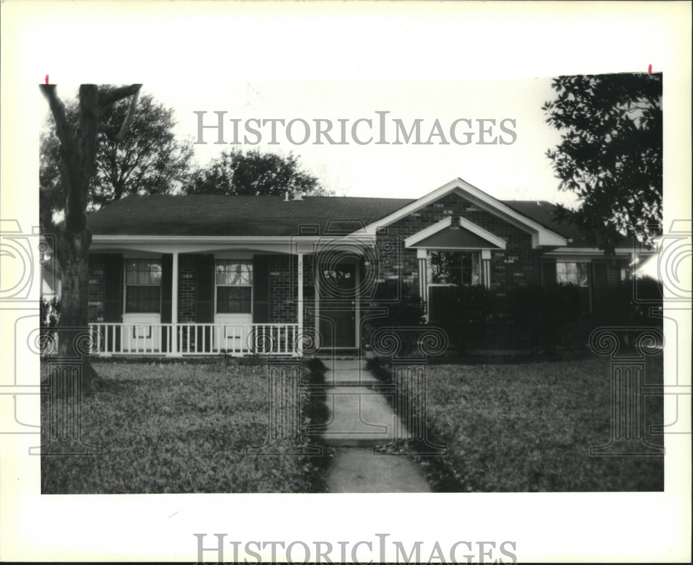 1989 Press Photo Real Estate transfer photo of 2101 St. Nick Drive in Algier. - Historic Images