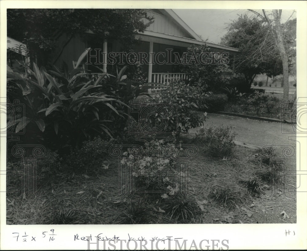 1989 Press Photo Landscaped home surrounded by plants in Folsom. - Historic Images