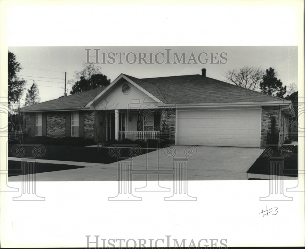 1990 Press Photo Brick house at 1404 Bonnabel in Metairie. - Historic Images