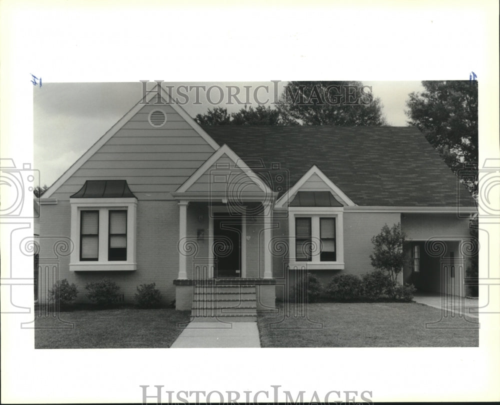 1990 Press Photo Stucco and siding house at 223 West William David in Metairie. - Historic Images