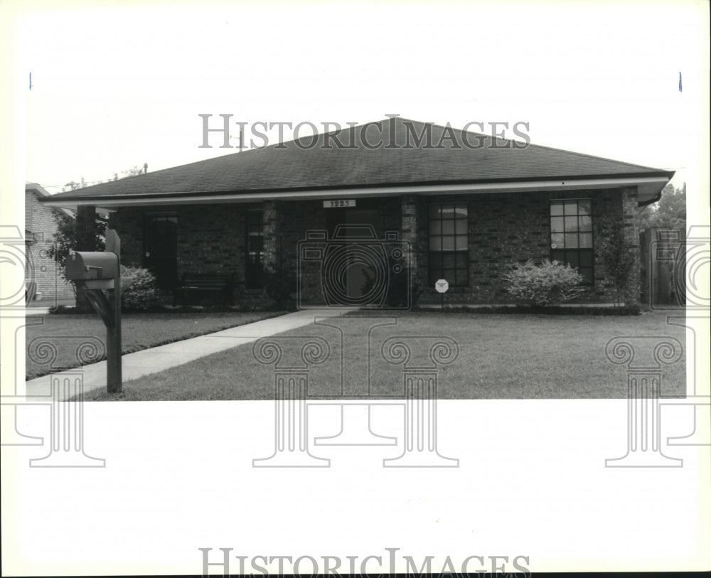 1990 Press Photo A large brick home at 1225 Olde Oaks in Westwego - Historic Images