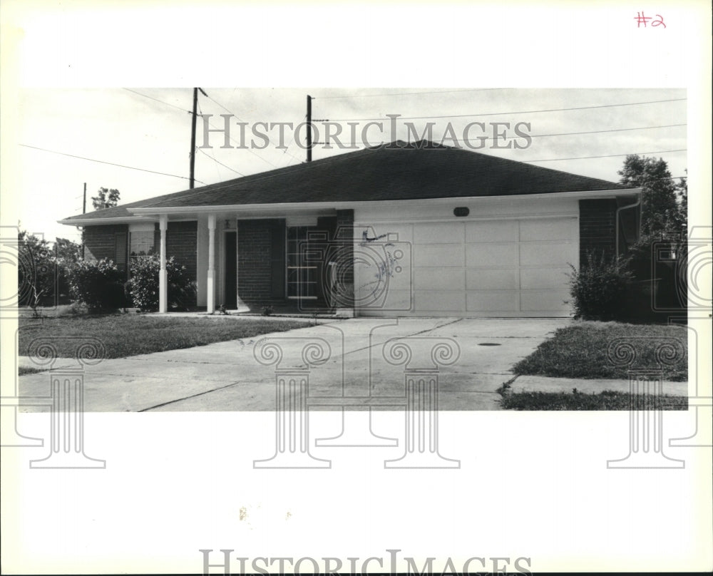 1990 Press Photo A home with a double-car garage at 2596 Oakmere in Harvey - Historic Images