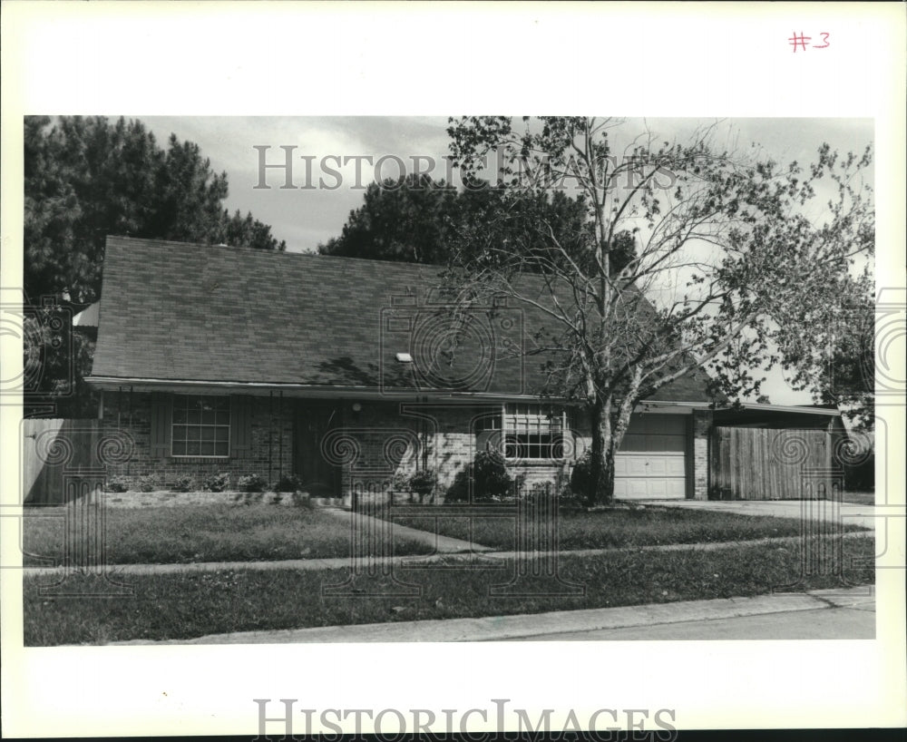 1990 Press Photo A beautiful home located at 668 E. Niagra Circle in Terrytown - Historic Images