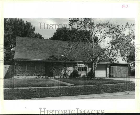 1990 Press Photo A beautiful home located at 668 E. Niagra Circle in Terrytown - Historic Images