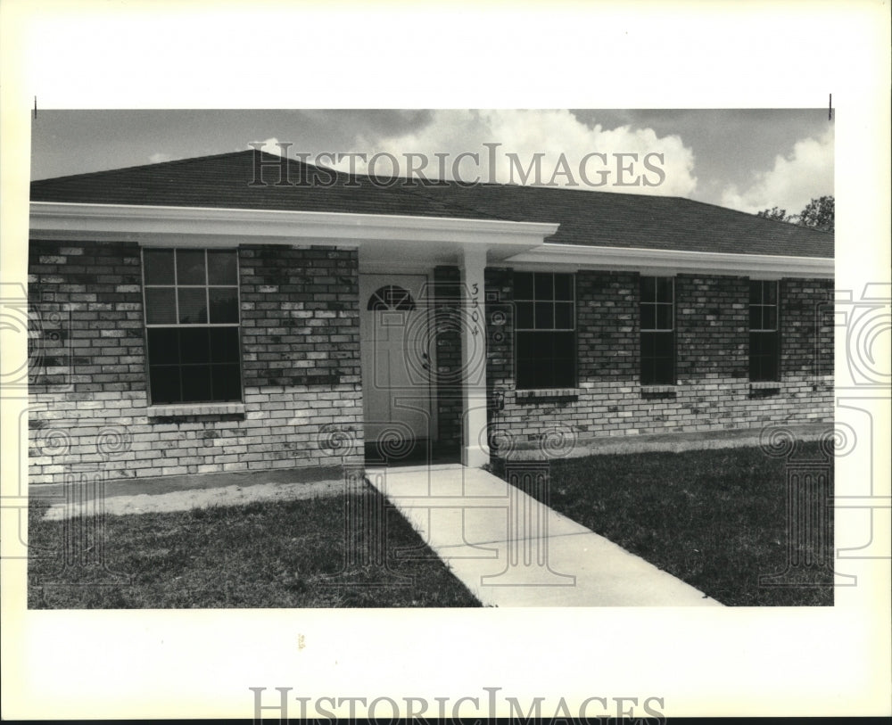 1990 Press Photo A brick house located at 3504 Lena - Historic Images