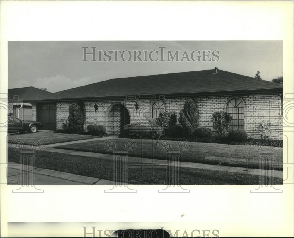 1989 Press Photo A large sprawling home at 3709 Lena St. in Chalmette, Louisiana - Historic Images