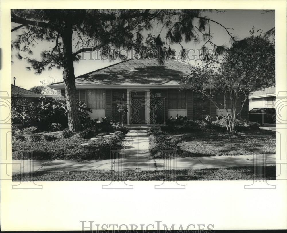 1989 Press Photo A cute shaded house at 2008 Airline Park Blvd. - Historic Images