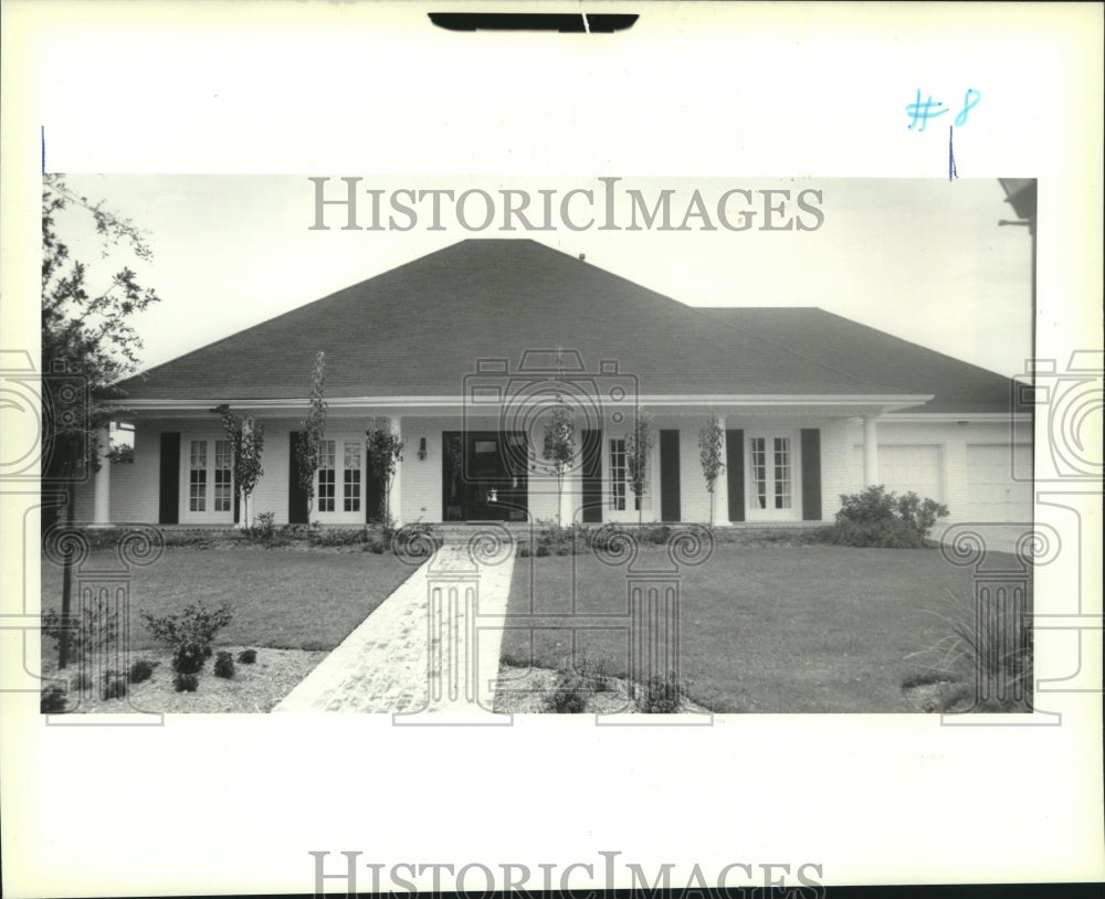 1990 Press Photo A home with curb appeal at 3 Chateau Pontet Canet Dr. in Kenner - Historic Images