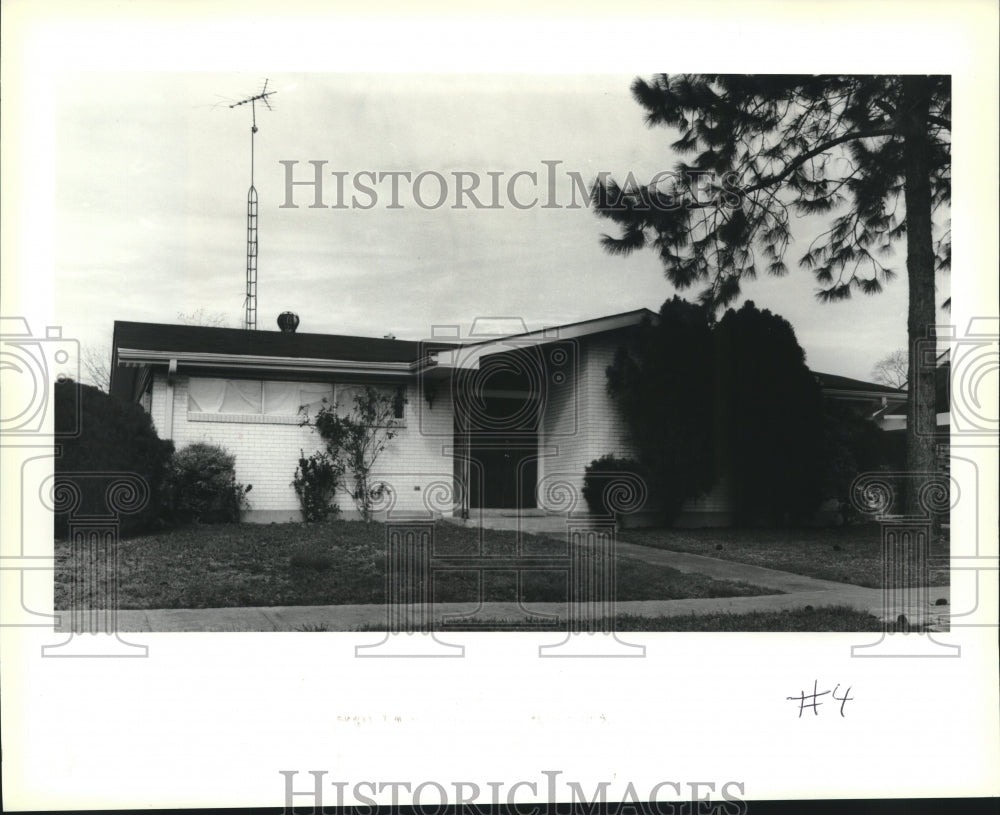 1990 Press Photo A small home located at 105 Leighton in Gretna - nob36113 - Historic Images