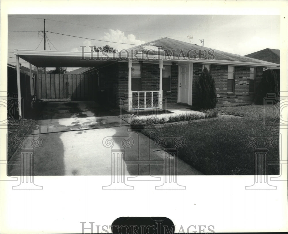 1990 Press Photo A brick home with a carport at 2412 Yorktowne in Laplace - Historic Images