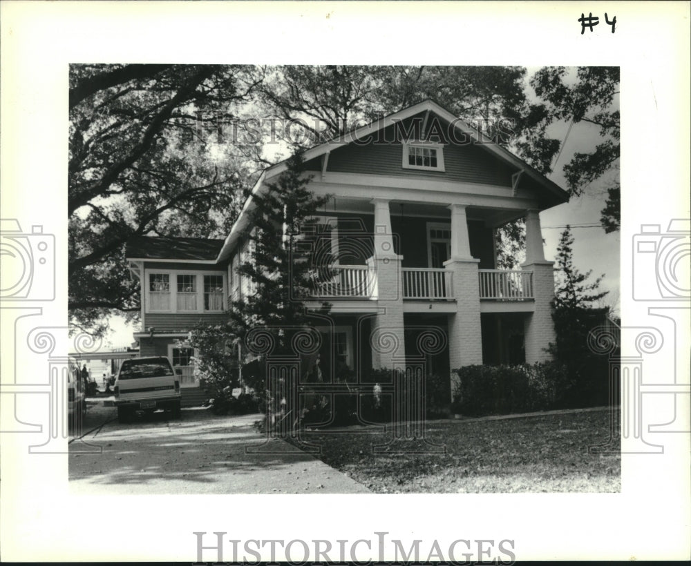 1990 Press Photo Exterior view of two story house at 2031 Farragut in Algiers - Historic Images