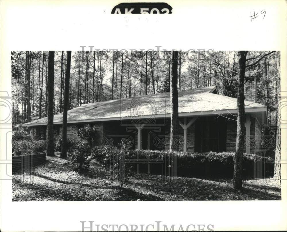 1990 Press Photo A beautiful hide-away home at 16 Elizabeth Rd. in Covington - Historic Images