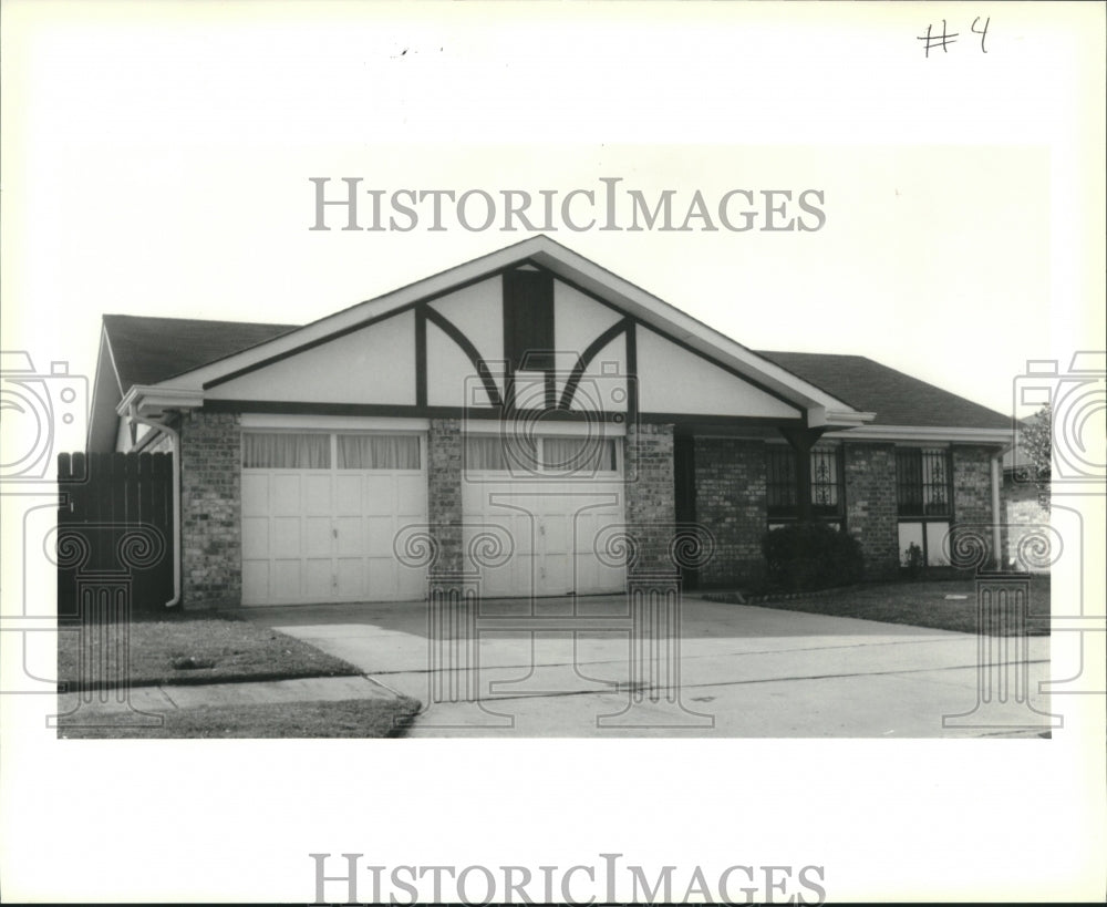 1990 Press Photo An elegant above garage design at 17 Blueberry Court in Marerro - Historic Images