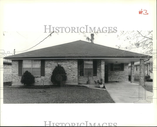 1990 Press Photo A brick home located at 5217 Burke Drive in Metairie - Historic Images