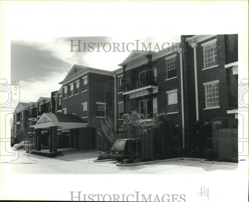 1991 Press Photo 500 Rue St. Ann, Upper Pontalba, Old Metairie, units 323 &amp; 325 - Historic Images