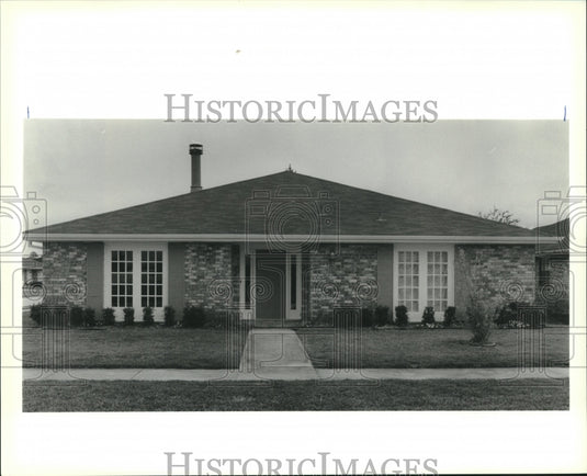 1990 Press Photo Real estate house at
