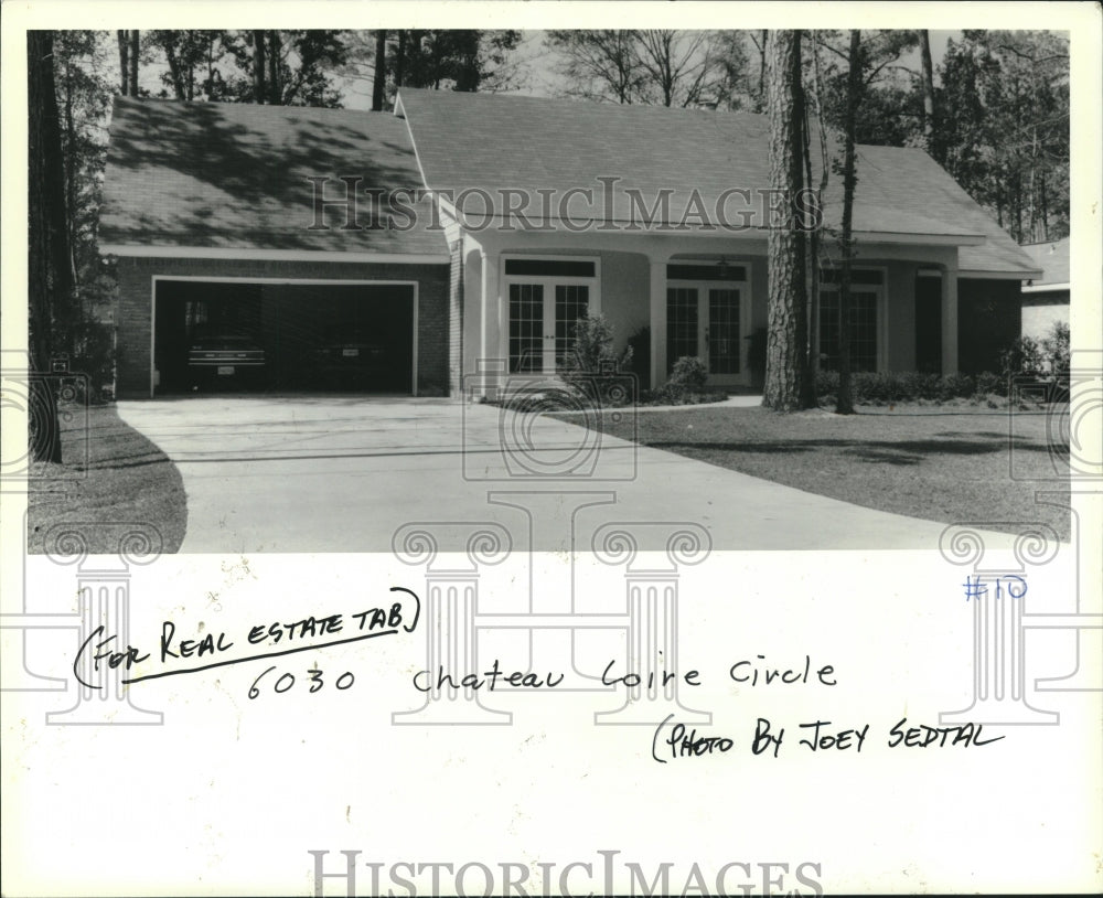 1990 Press Photo Housing - 6030 Chateau Loire Circle - Historic Images