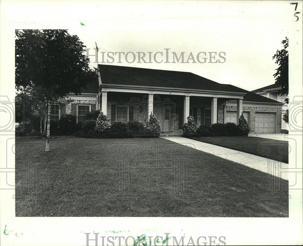 1982 Press Photo Chateau Magdelaine Dr., East Jefferson sold to Charles Spruell - Historic Images