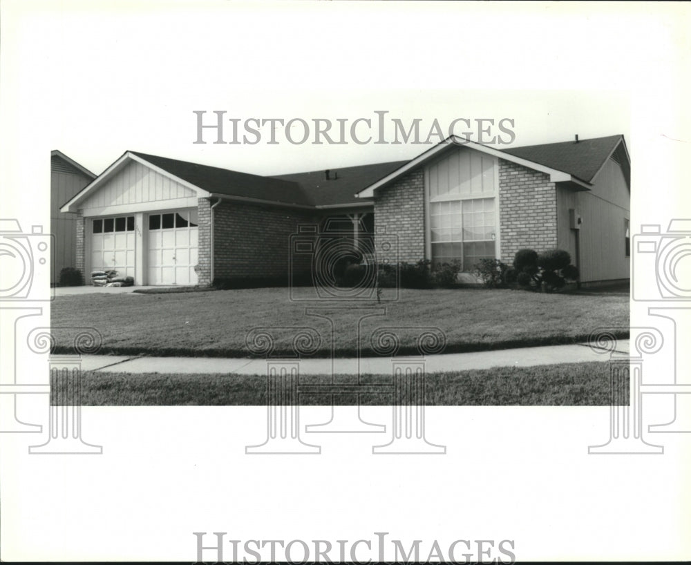 1992 Press Photo Exterior of the house at 2424 Ashland Place in Terrytown - Historic Images