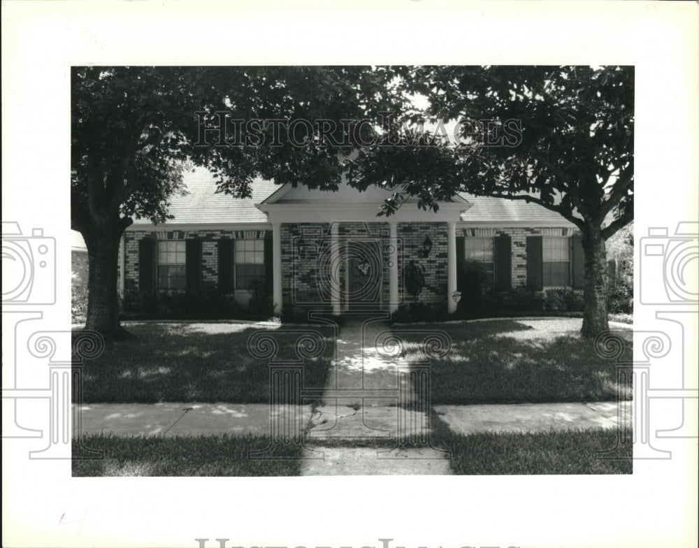 1992 Press Photo Exterior of the house located at 3621 Rue Mignon in Algiers - Historic Images