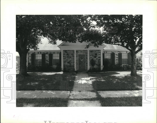 1992 Press Photo Exterior of the house located at 3621 Rue Mignon in Algiers - Historic Images