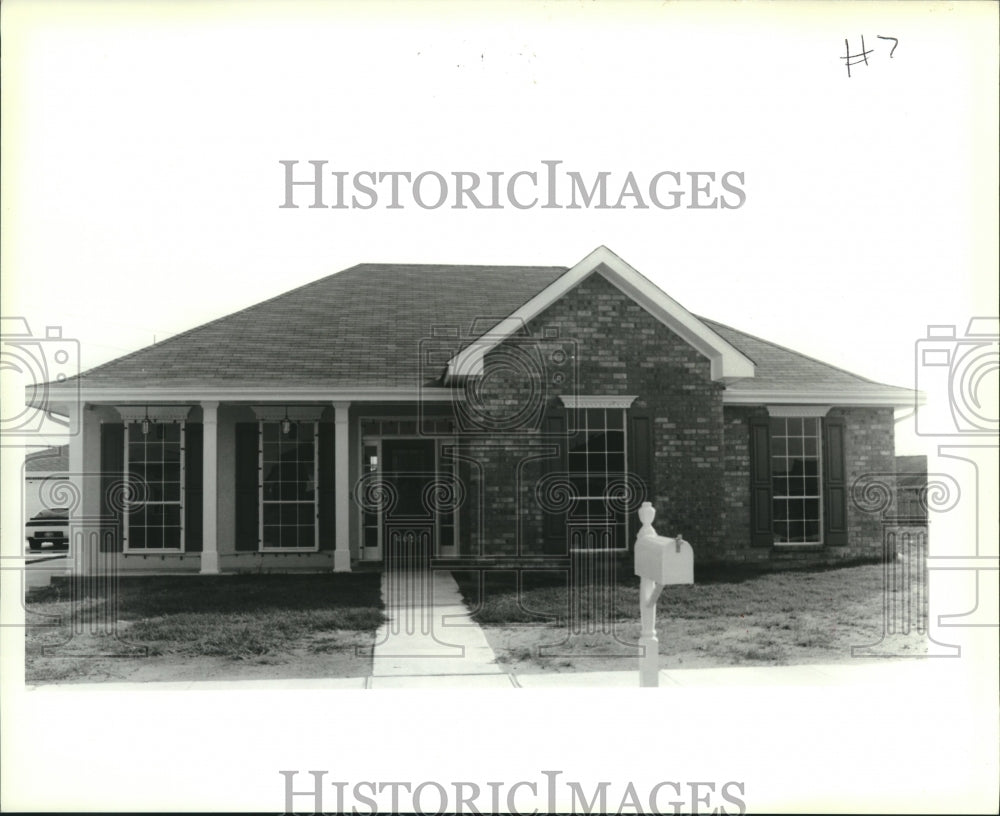 1990 Press Photo Real Estate House Mug -- 4010 St. Elizabeth Drive, Kenner - Historic Images