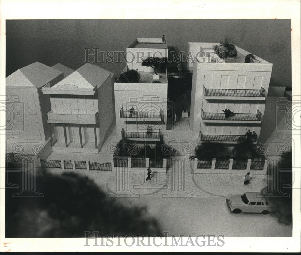 1983 Press Photo Model reveals details planned for Esplanade Avenue condominium - Historic Images