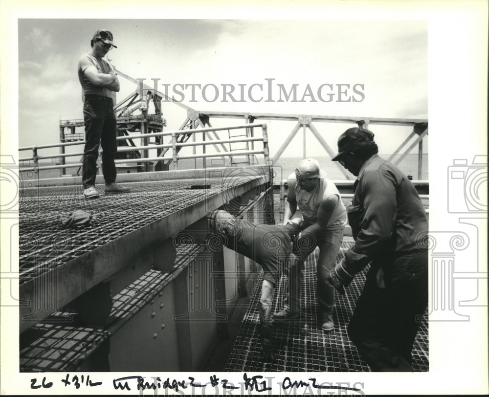 1989 Press Photo Louisiana Department of Transportation and Development workers - Historic Images