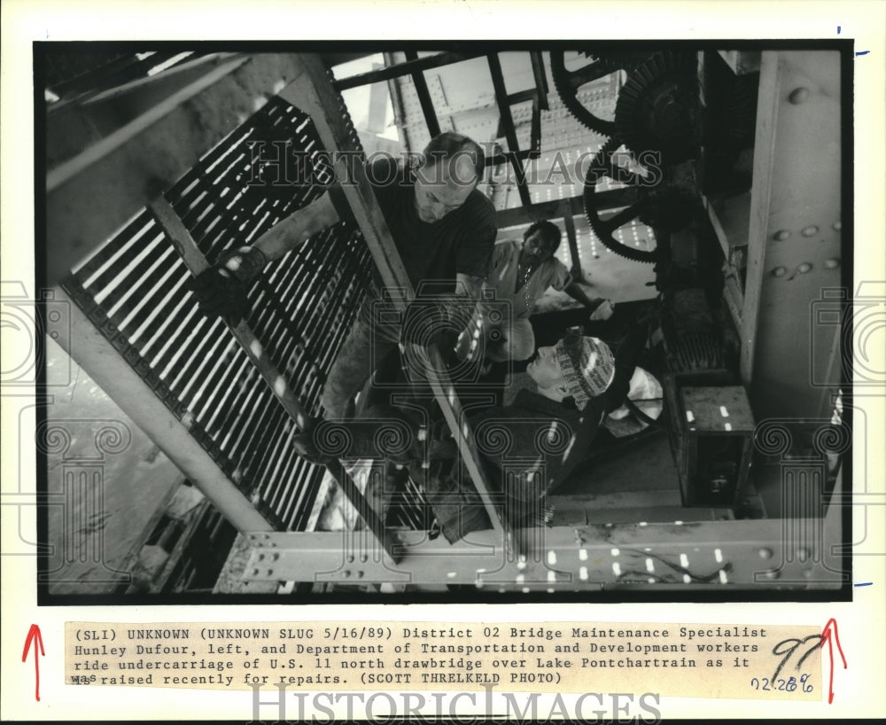 1989 Press Photo Hunley Dufour repairs Highway 11 Bridge over Lake Pontchartrain - Historic Images