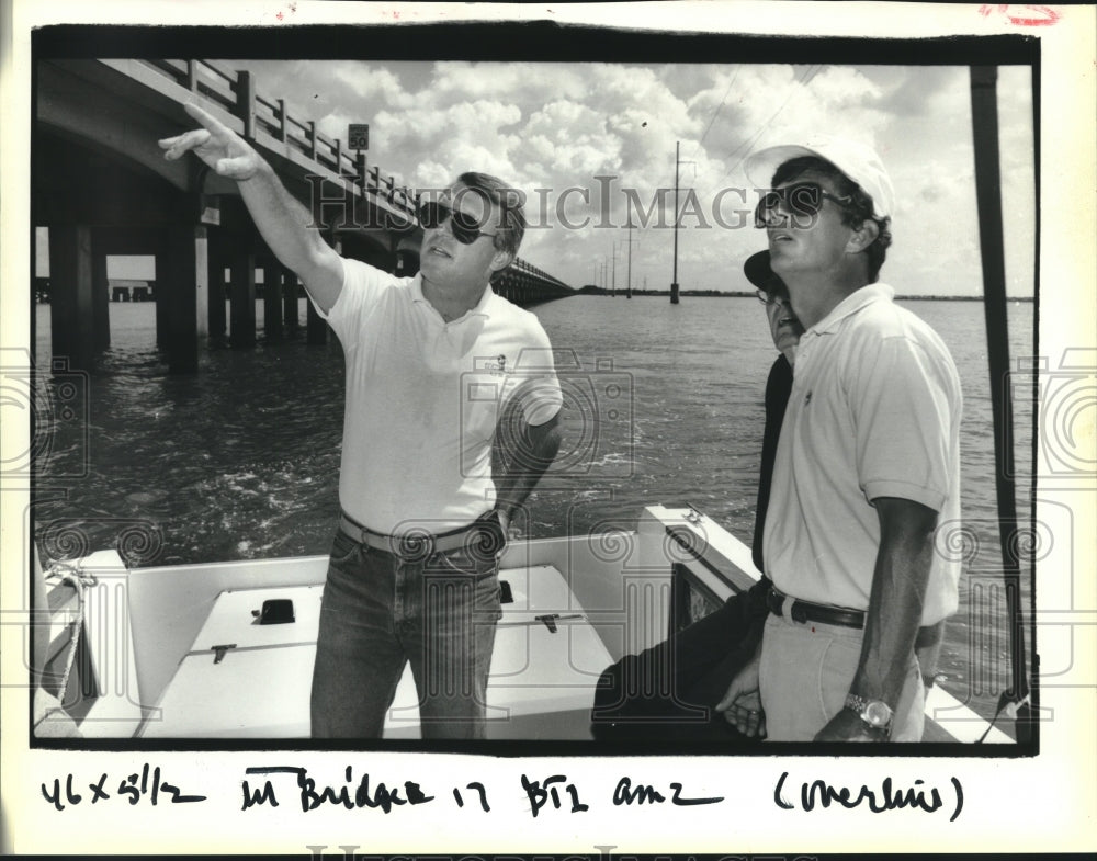 1989 Press Photo Men surveying Highway Eleven Bridge - Historic Images