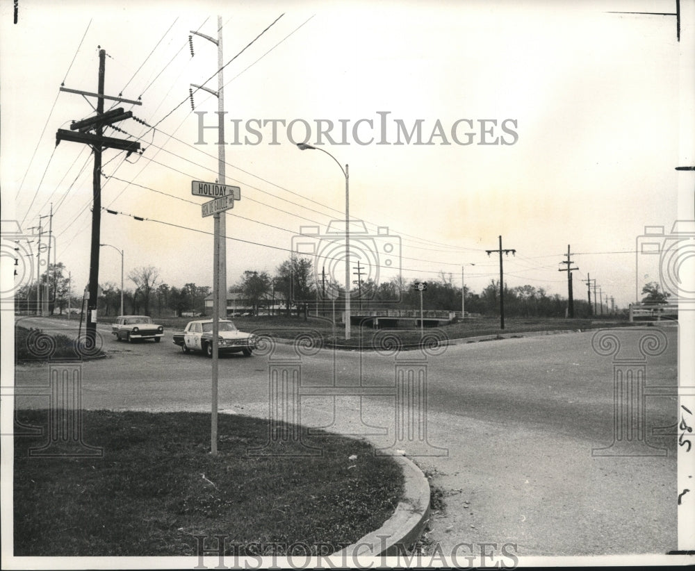 1987 Press Photo Intersection at Holiday drive &amp; Gen. DeGaulle drive in Algiers - Historic Images