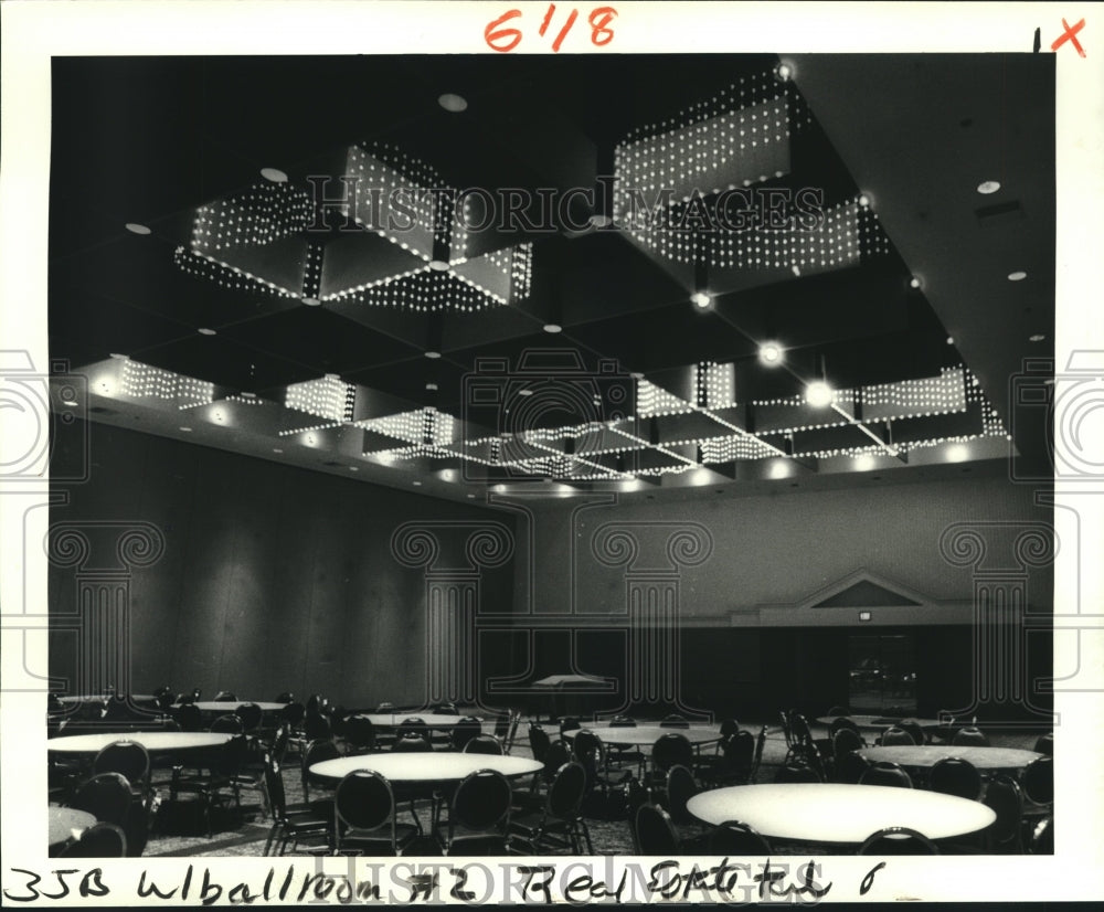 1987 Press Photo The new renovations of the ball room at the Hyatt Regency. - Historic Images