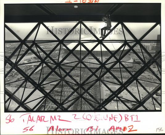 1987 Press Photo Henry Gautier performing maintenance of the fire alarm system. - Historic Images