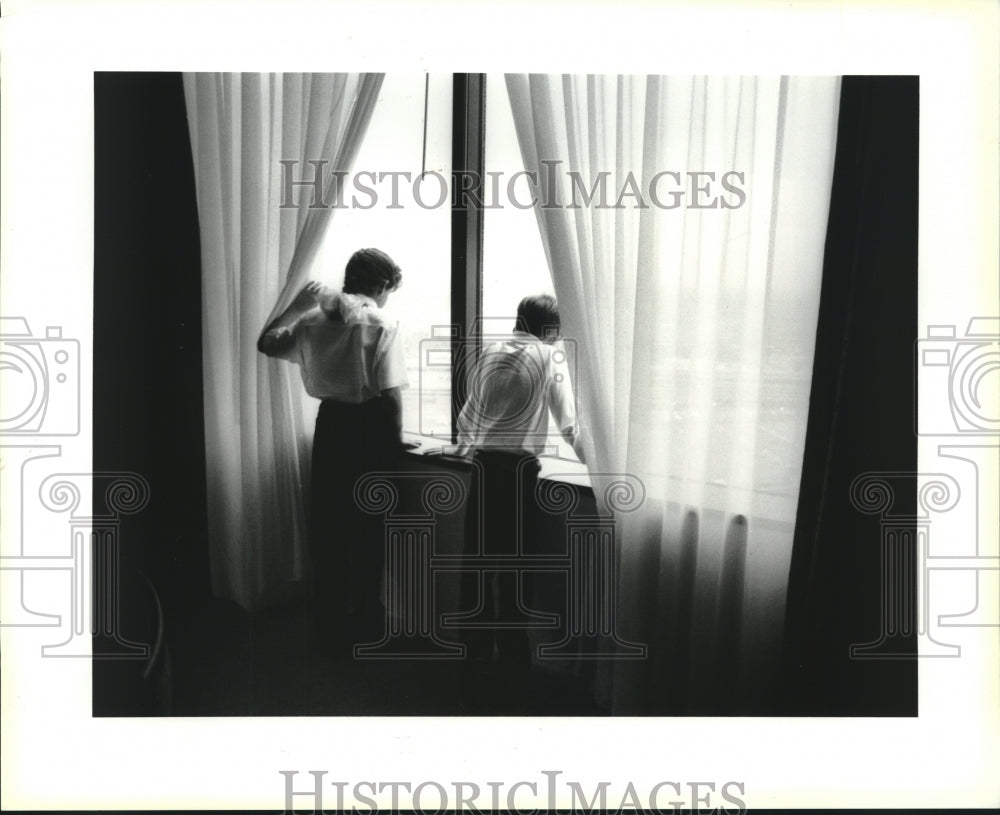 1994 Press Photo Alice Harte students at the Hyatt Regency New Orleans - Historic Images