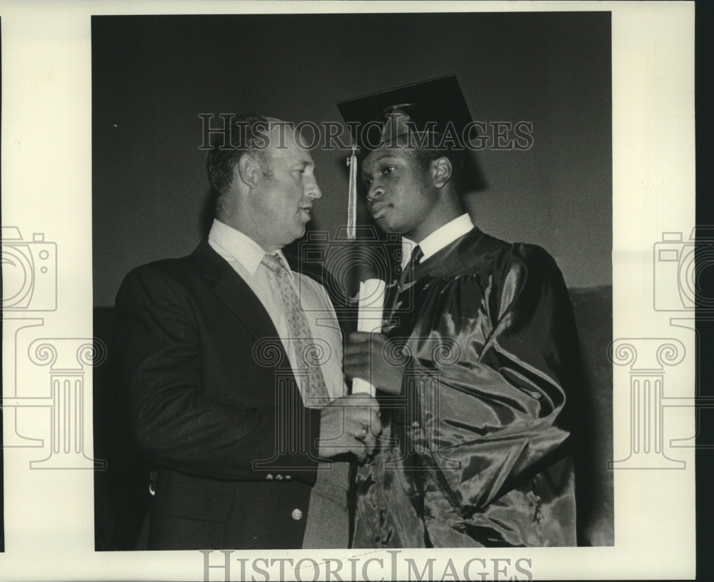 1984 Press Photo Karl Hill, recipient of John St. Pierre Memorial Scholarship - Historic Images