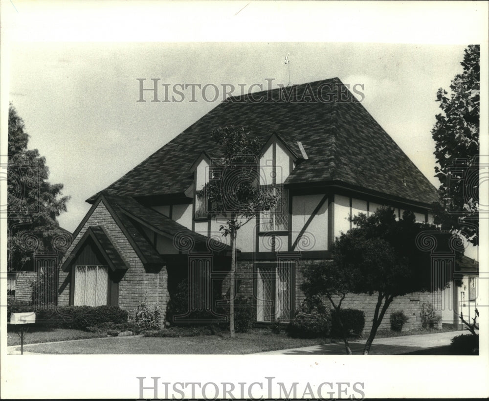 1983 Press Photo Property at 6821 Glengary Road sold to Mary Ann &amp; Eric Mericier - Historic Images