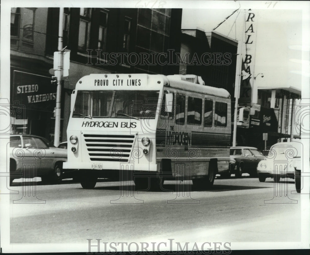 1978 Press Photo Hydrogen-Powered Van Travels Streets of Provo, Utah - Historic Images