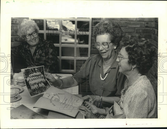 1984 Press Photo Holy Name of Jesus, class of 1934 50th reunion at Etienne's - Historic Images