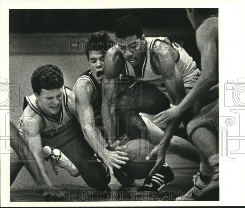 1988 Press Photo Redeemer High School basketball team in action - Historic Images