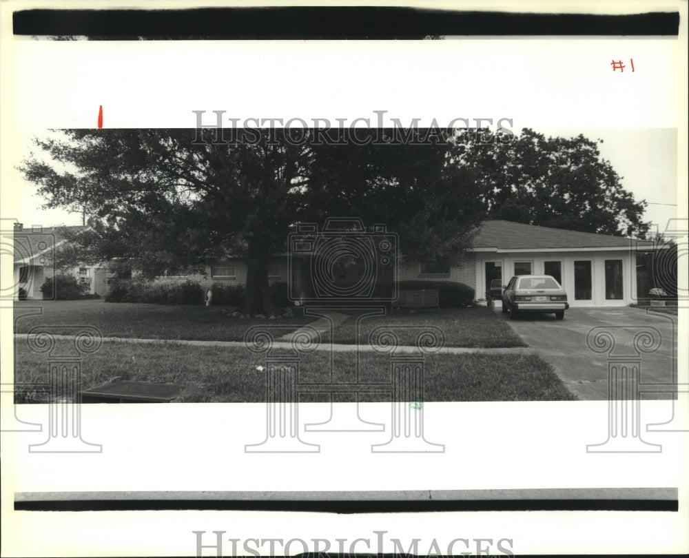 1989 Press Photo Front yard of a house in Gretna - nob36863 - Historic Images