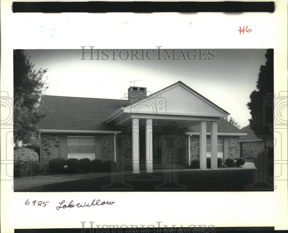 1989 Press Photo House on 6925 Lake Willow - nob36864 - Historic Images