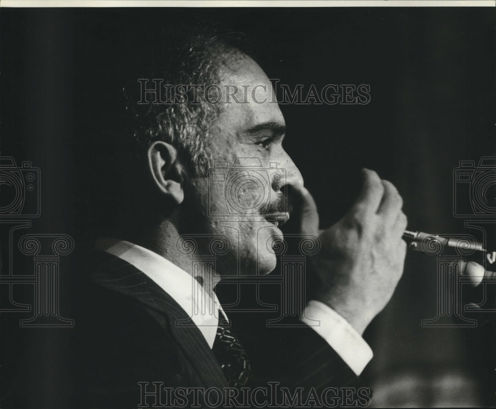 1976 Press Photo King Hussein addressing gathering - nob36883 - Historic Images