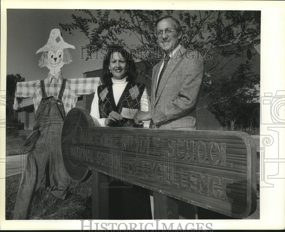 1991 Press Photo Jacquelyn Sandoz with Dr Robert V.V. Hurst, Mandeville School - Historic Images