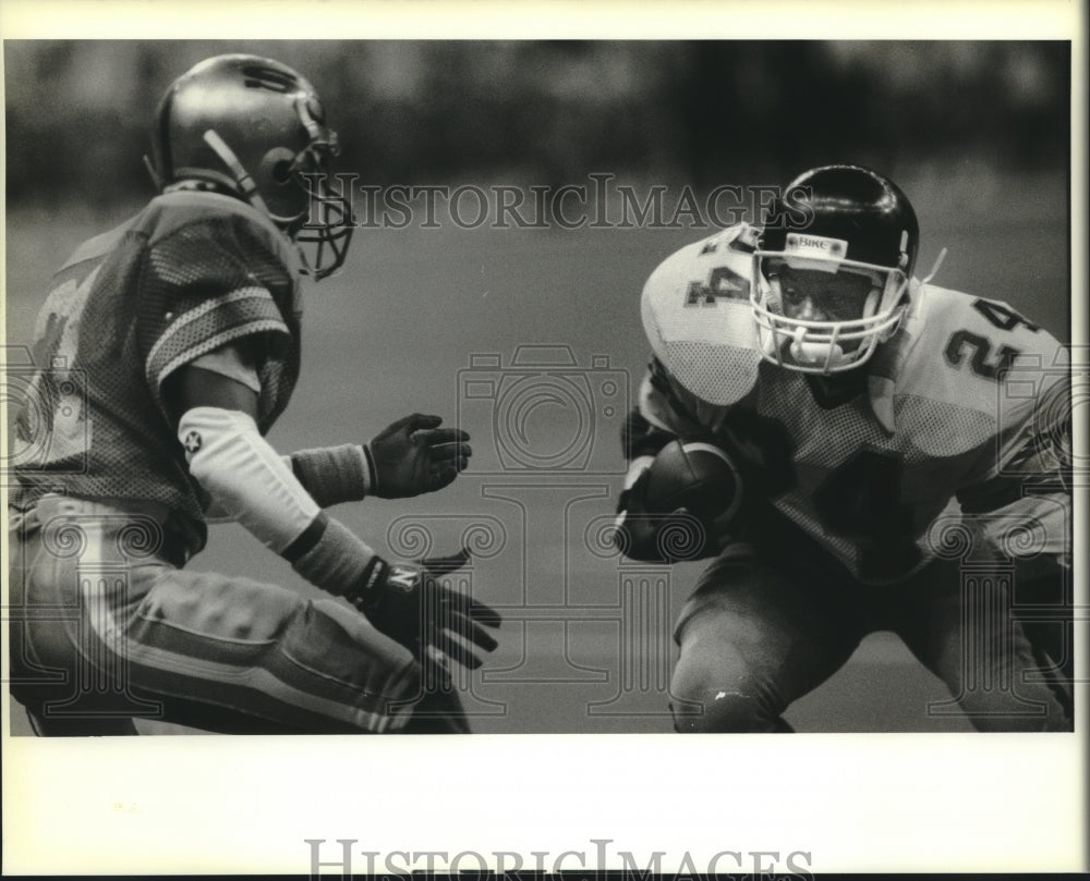 1988 Press Photo Football players Maurice Hurst and Walter Dean during game - Historic Images