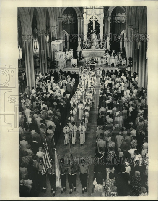 1977 Press Photo Most Holy Name of Jesus Saturday Afternoon Processional - Historic Images