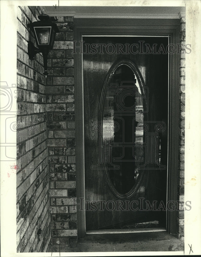 1980 Press Photo A beautiful door will welcome guests with a gracious beauty. - Historic Images