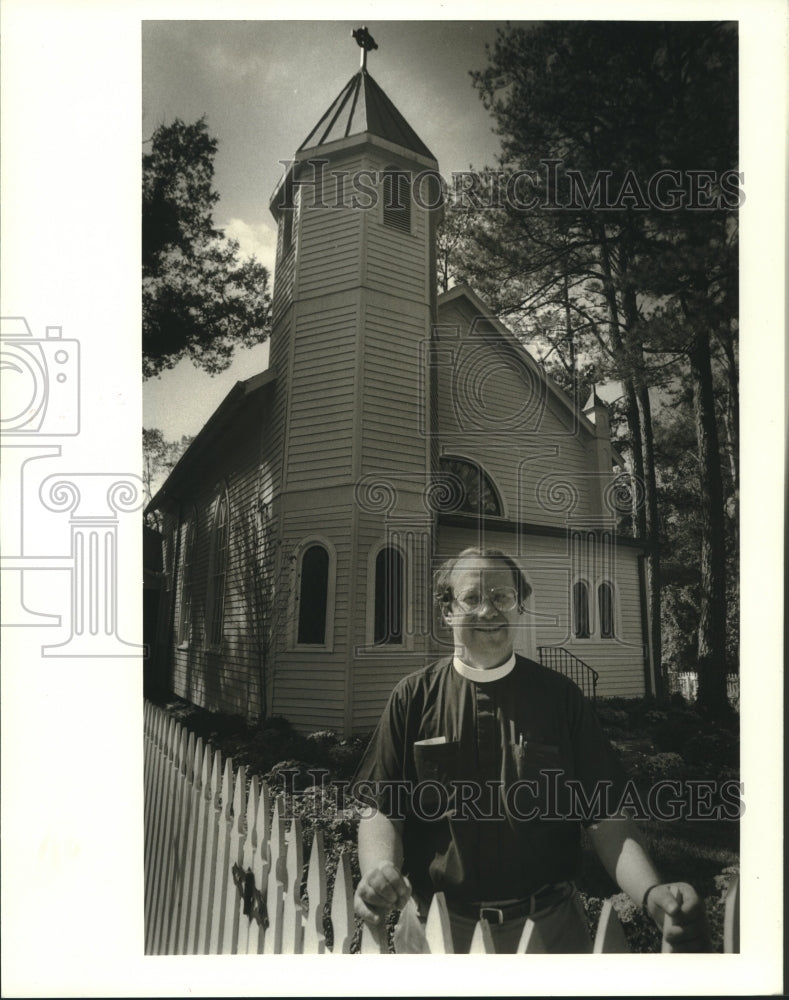 1988 Press Photo The Rev. L. Stephen Holzhalb, pastor of Christ Episcopal Church - Historic Images